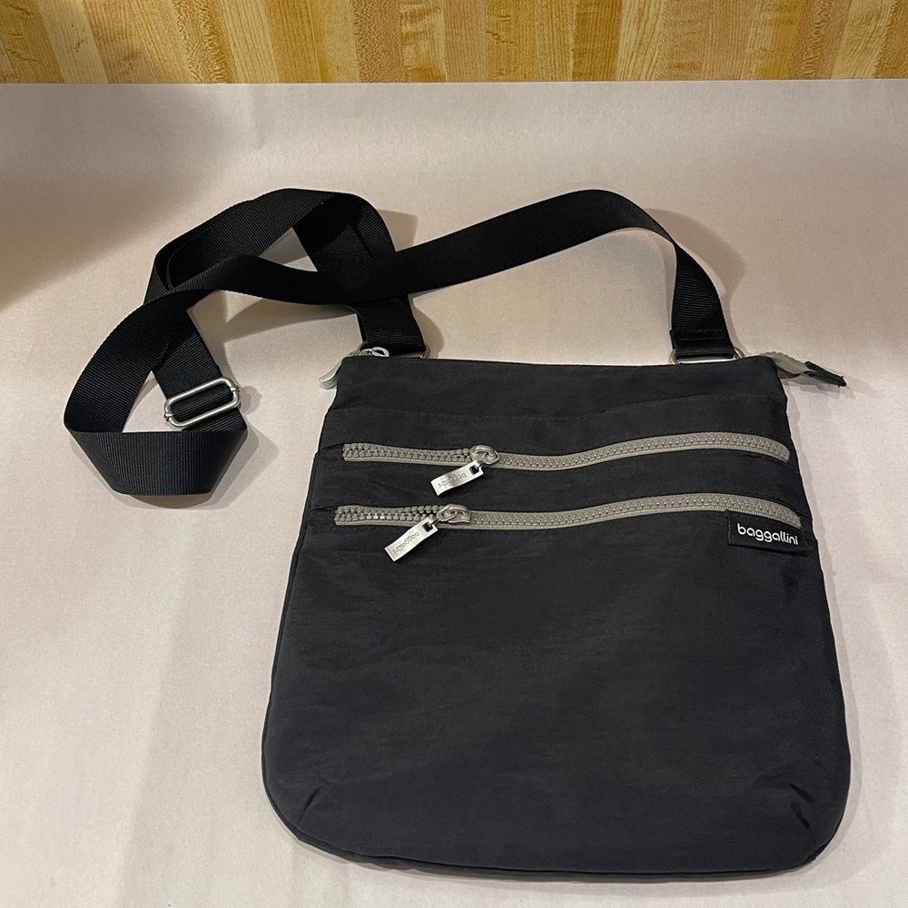Baggallini Comrade 3-Zip Crossbody